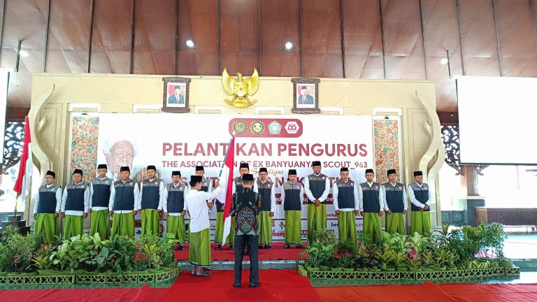 The Basco 963 Pramuka Banyuanyar Gelar Pelantikan dan Santunan Anak Yatim