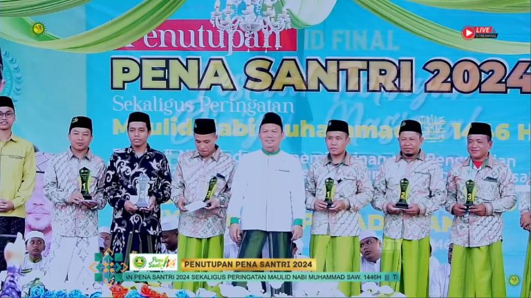 Ketua DPP PERADABAN Serahkan Hadiah Pemenang Lomba Karya Tulis Ilmiah (LKTI) Nasional 2024