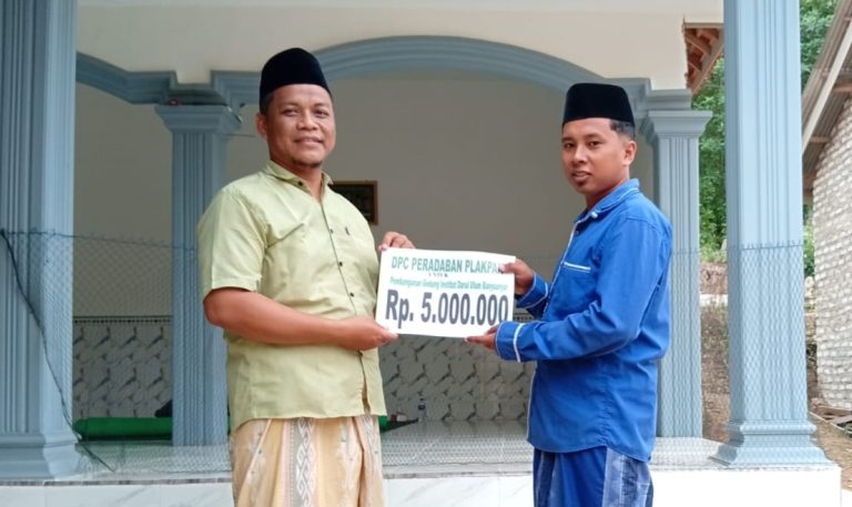 Bergerak Nyata! PERADABAN Plakpak Kembali Salurkan Donasi untuk Pembangunan IDB Banyuanyar