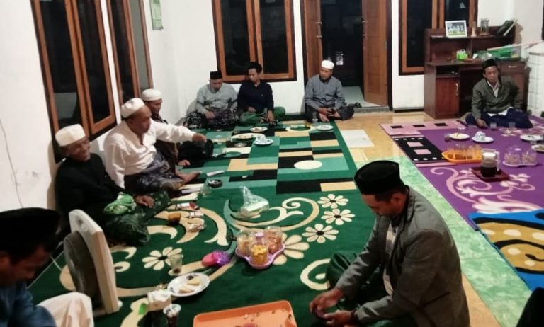 Perkuat Ukhuwah, PERADABAN dan Alumni Pesantren di Banyuwangi Gelar Rutinan Sholawatan dan Doa Bersama Secara Anjangsana